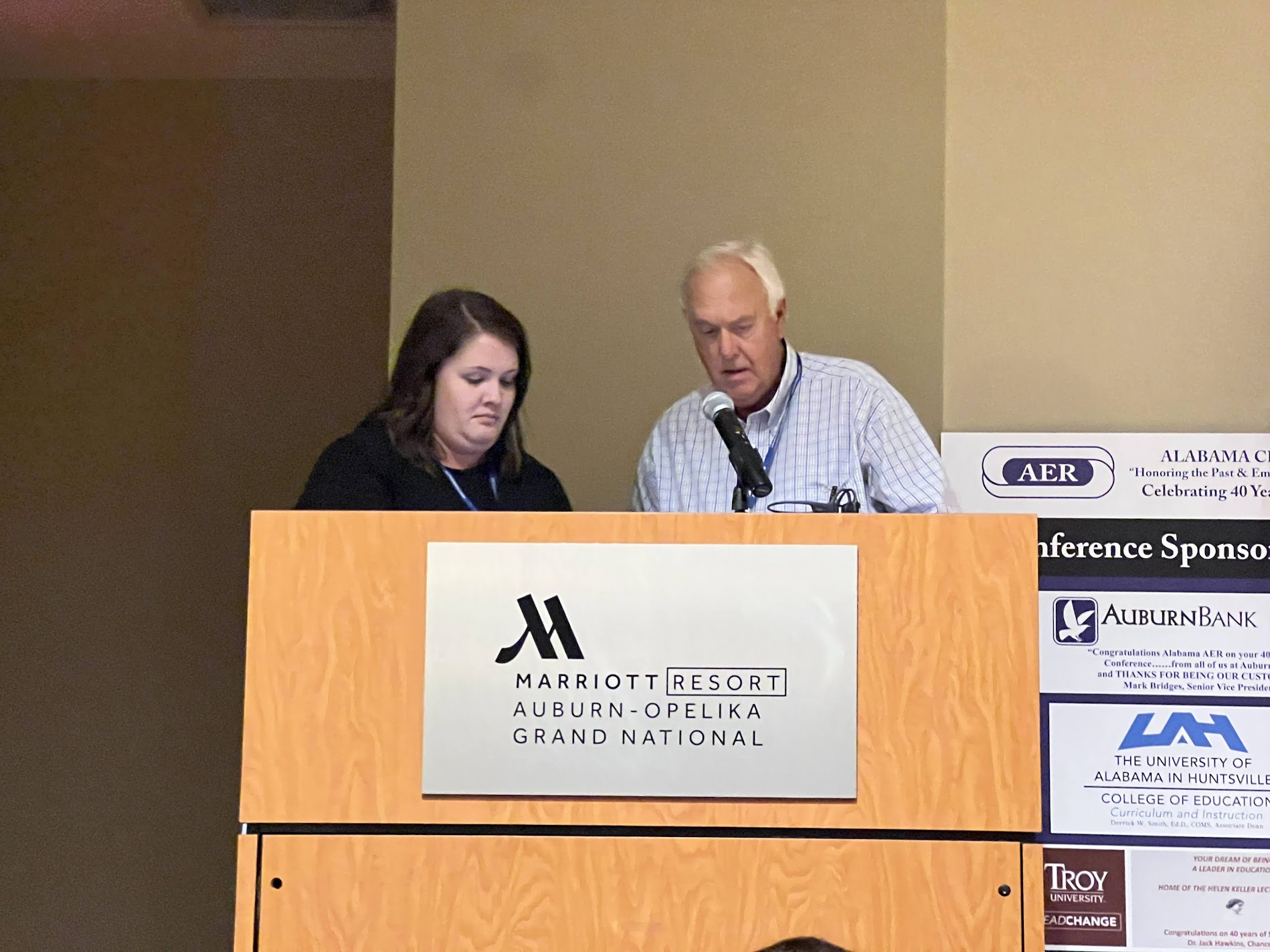 Kelly Bond Conference Chair and President-Elect assist Joe Helm, Treasurer with the 2023 Treasurer’s Report.